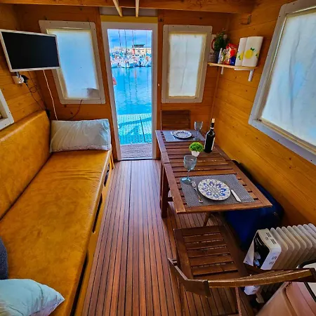 House Boat Båthotell