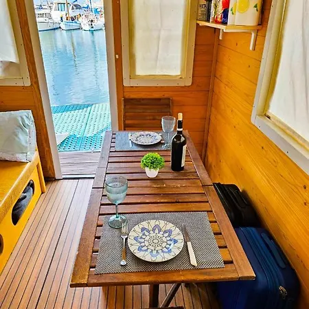 House Boat Ботель *