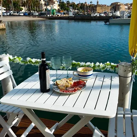 House Boat *
